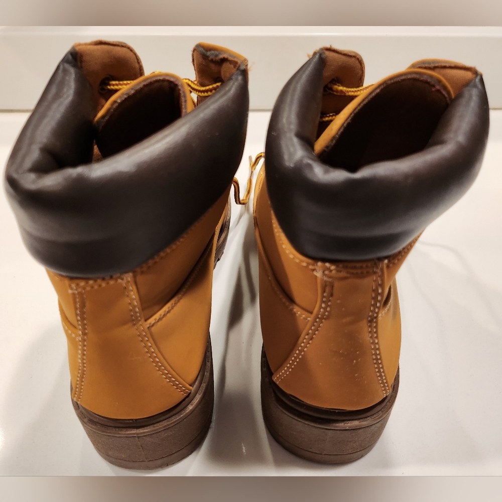 Boots - Picture 4 of 5